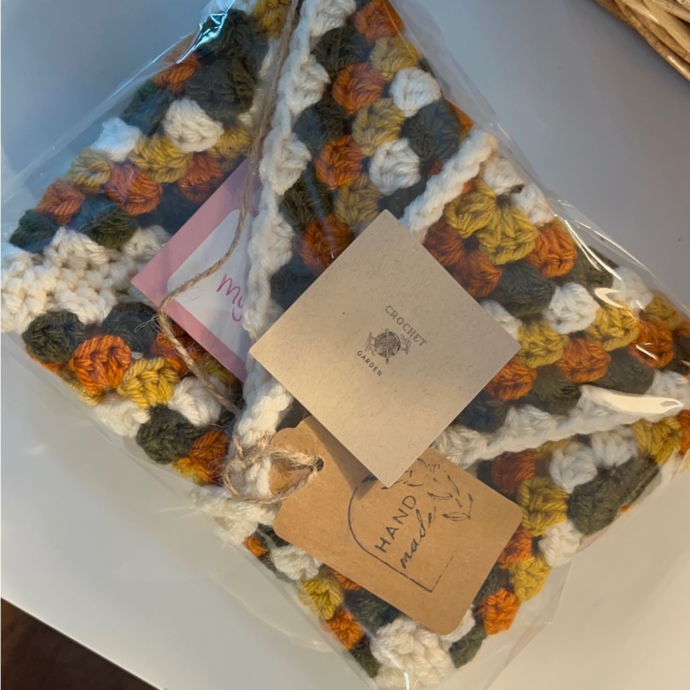 SYD. -CROCHET BOOK/kindle sleeve - Picture 7 of 7